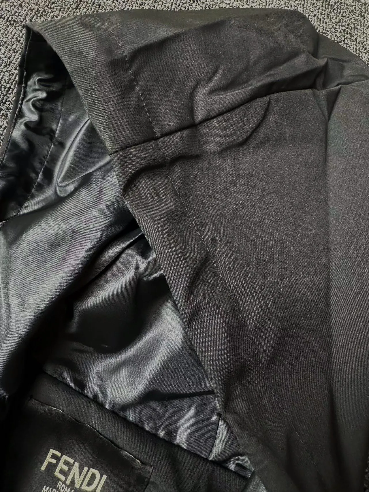 Куртки FENDI весна и осень Спортивная Тонкая посадка ткань высокого качества