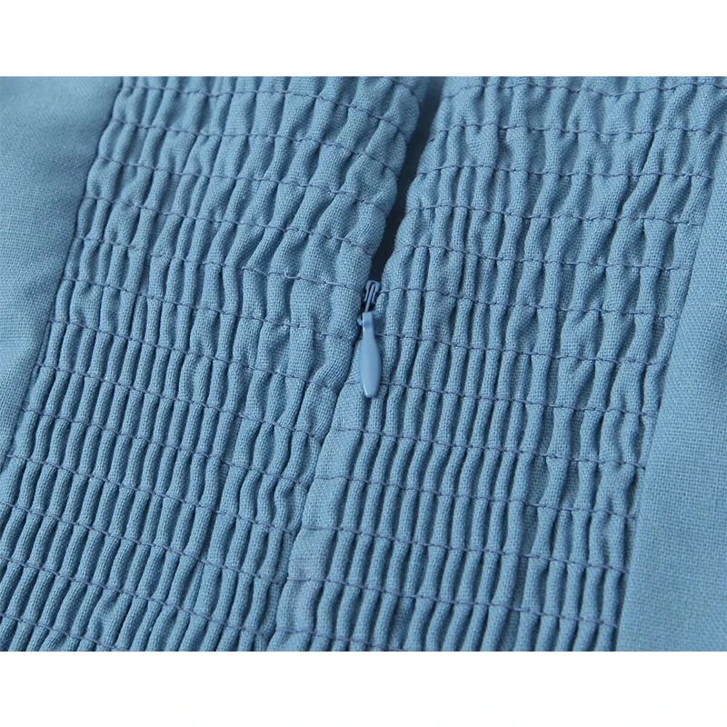 Женское приталенное платье без рукавов с квадратным вырезом