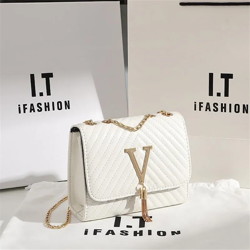 

2022 New Female Handbag Fashion Designer Diamond Bag Pu Chain Bag Women's Shoulder Diagonal Cross Stitch Small Square Bag