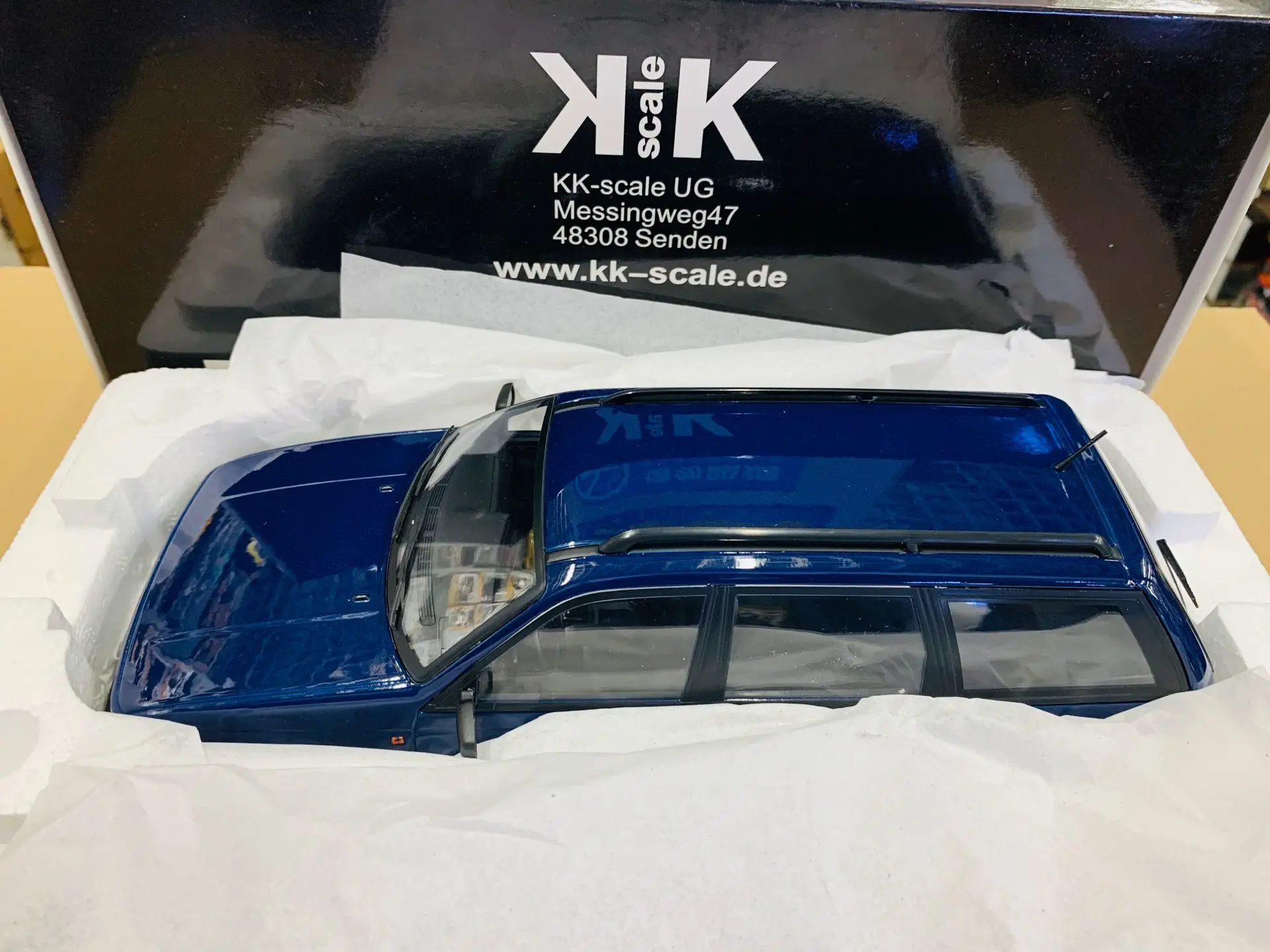 Модели KK Passat B3 Estate VR6 1/18 литые модели автомобилей в коробке |