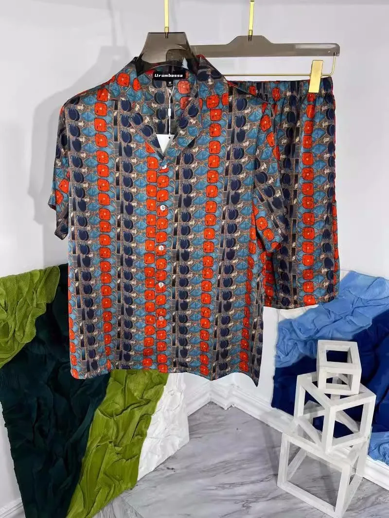 

Костюм мужской повседневный летний из рубашки с коротким рукавом и брюк, C817