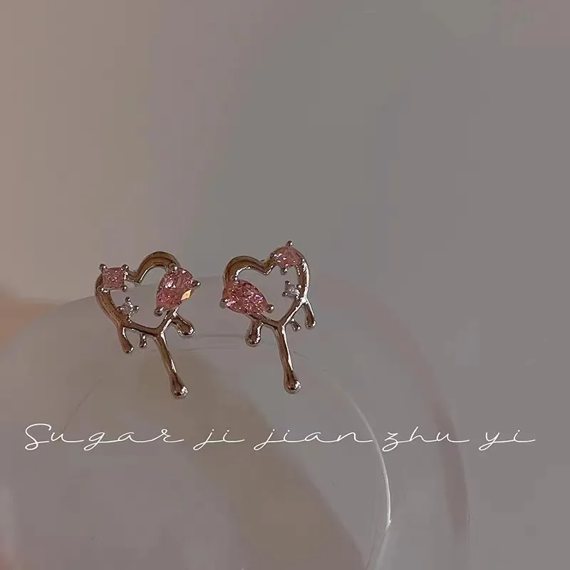 

Cold Wind Earrings Love Female Personality Simple Design Sense Versatile Earrings Female Jewelry