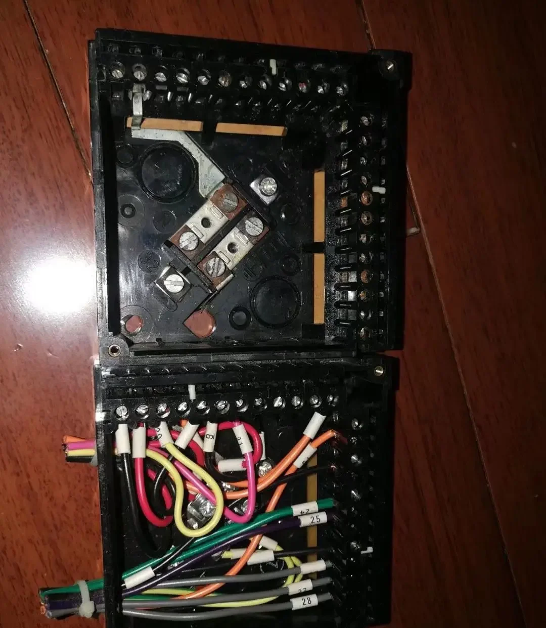 База контроллера FL1.333 LFL1.322 LFL1.335 LFL1.622 LFL1.635 LAL2.25 LDU11.323A27 LDU11.523A27 LAL1.25 LGK16.333A27 LGK16.635