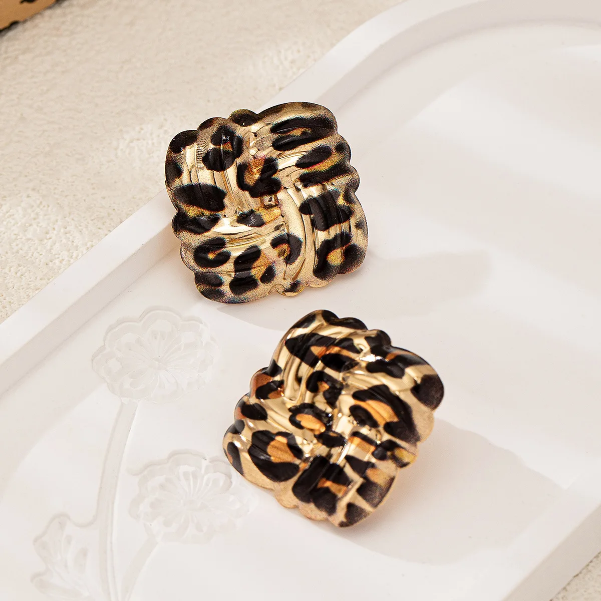 Квадратные серьги с леопардовым принтом