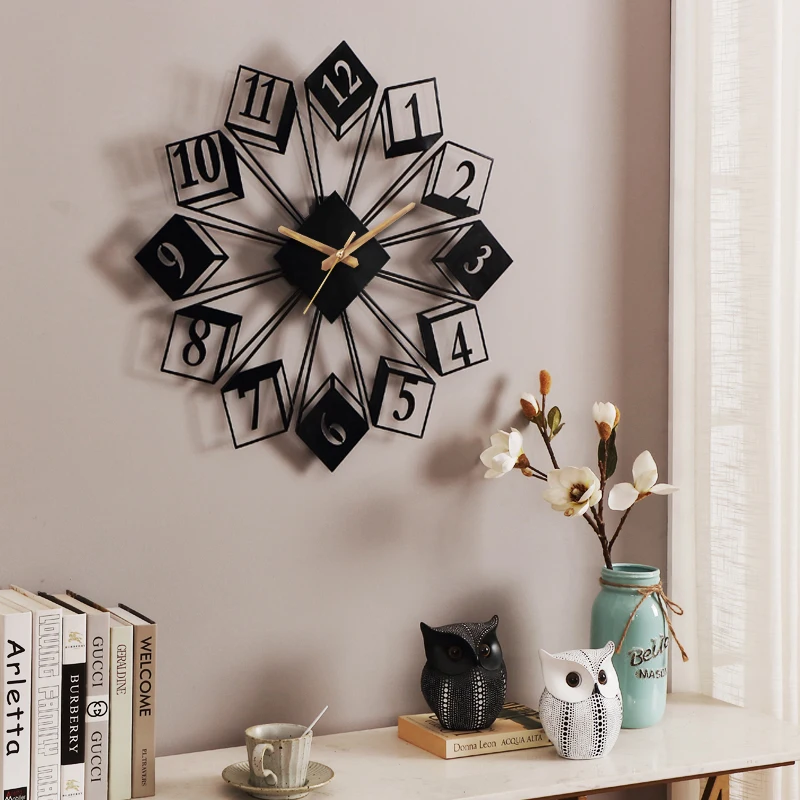 

Living room modern minimalist light luxury creative wall clock art fashion home atmosphere decoration wall clock decoration