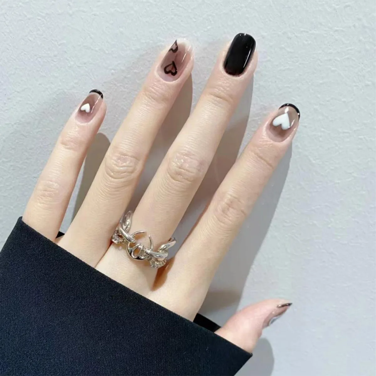 

Short Black And White Love Removable Wearable Disposable False Nails 24pcs Y2K