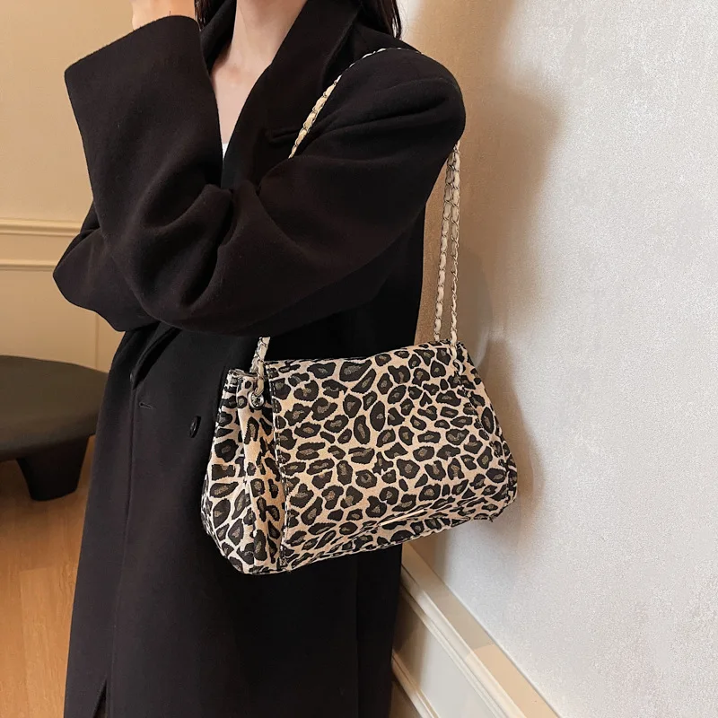 Женская сумка через плечо в иностранном стиле