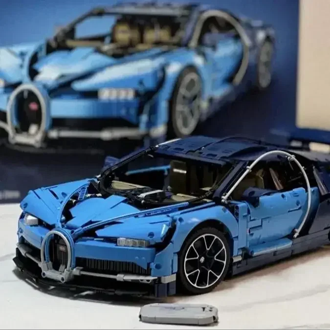 Конструктор Bugatti Chiron 42083 из пластика