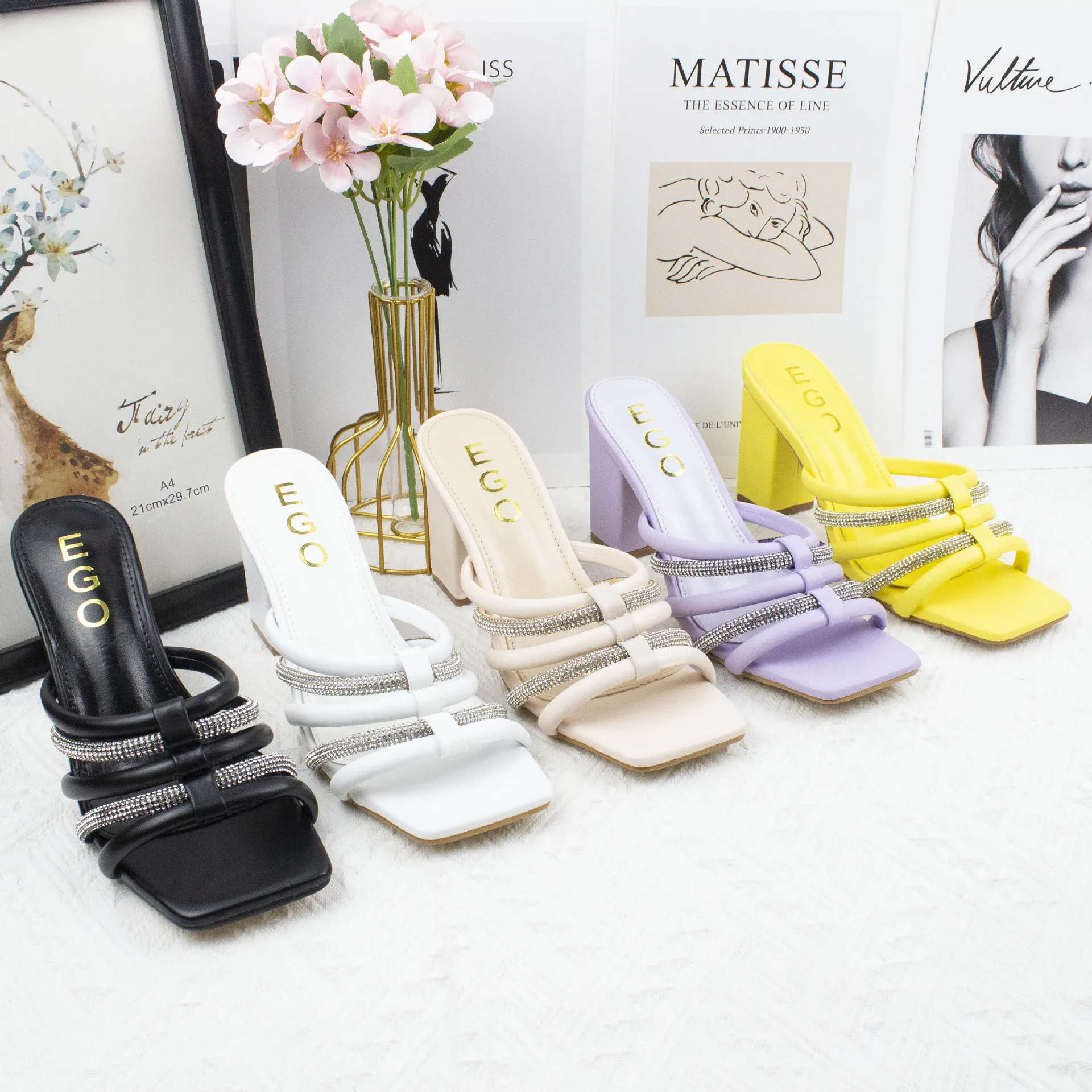

2022 Ladies Fashion High Heels Summer New Chunky Heels Sandals Large Women's Shoes