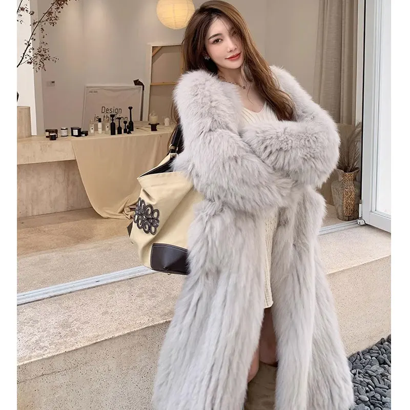 Рисунок 2 - Женское длинное пальто из искусственного меха