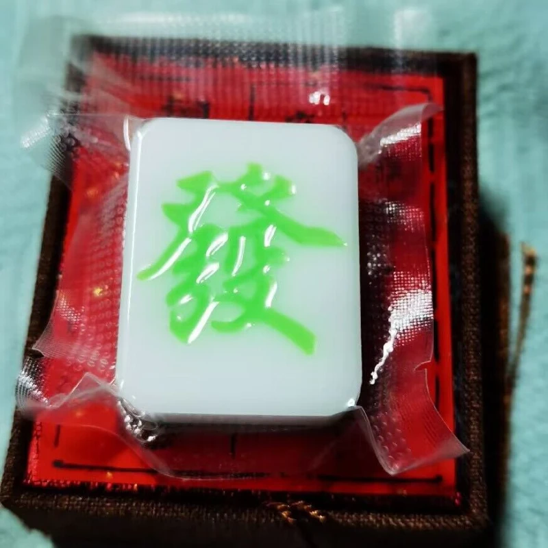 

Second-Hand out-of-Print Edc Paulownia Wood Creation Mahjong Push Card Pom Material Made Luminous Brand New Unopened