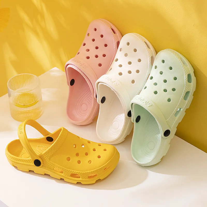 

Summer Woman Men's Sandals Women's ccroc Sandals 2022 Beach Women Men Slippers Sneakers Breathable Flat Sandals Hole Non-slip