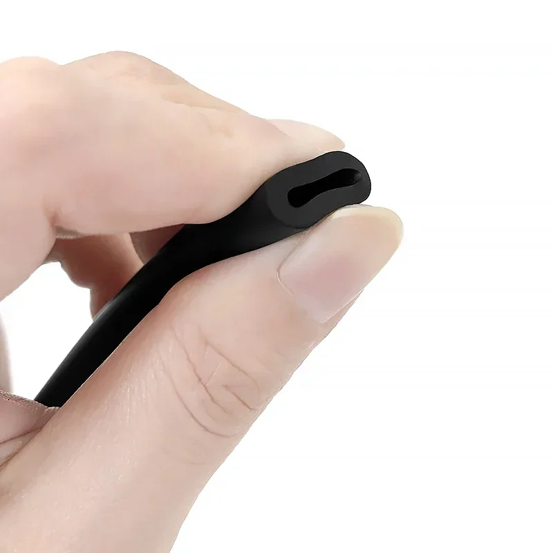 Черный шланг 2 м фторэластомерный устойчивый к высоким температурам и коррозии