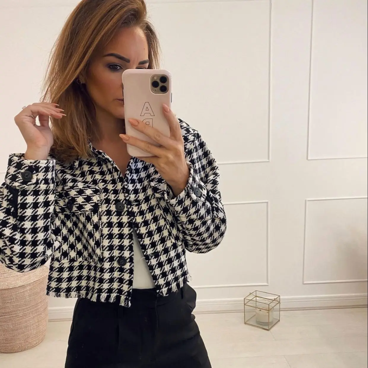 

JUNWU Spring Autumn Women's Black and White Houndstooth Lapel Single Breasted Pocket Design Short Jacket Casual British Style