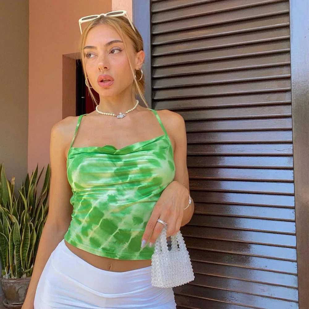 

Женский летний топ с открытой спиной и лямкой на шее