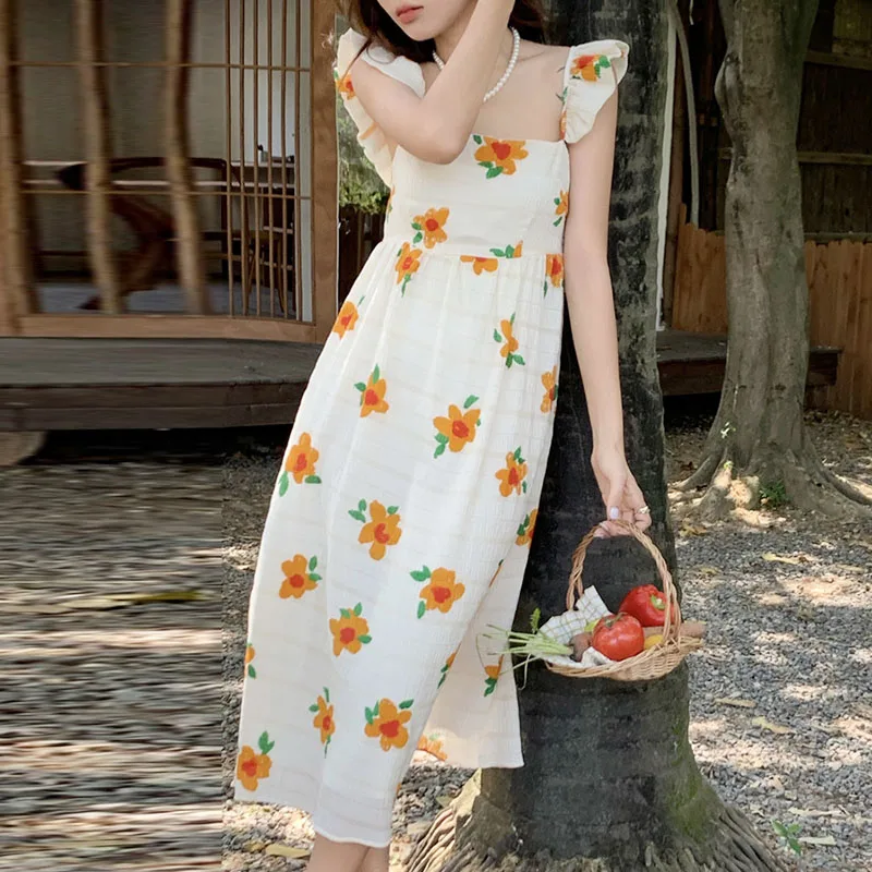 

Платье на бретелях, с квадратным вырезом, открытыми плечами