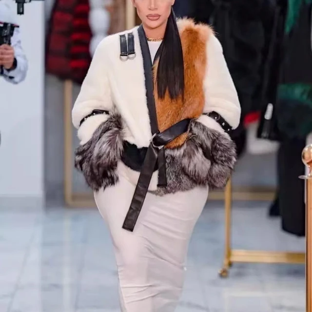 Шубы дубленки пальто пуховики. Шубы дубленки пальто пуховики. Реклама шуб. Шуба день. Шуба роскошь.