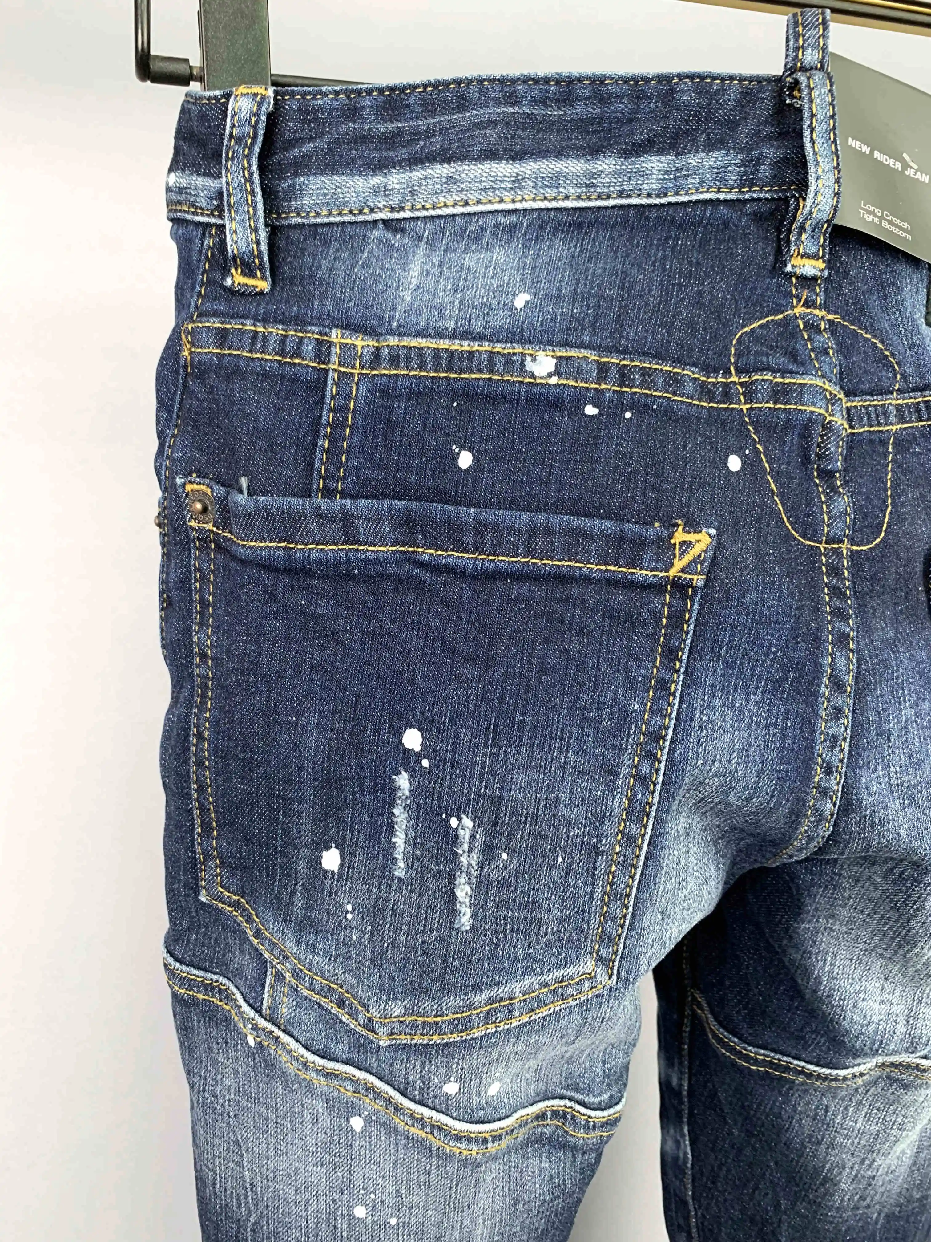 2023 New Black Abrasion Fashion Slim Fit Slim Elastic Speckle Paint Simple and Versatile D2 Jeans for Men with Small Feet