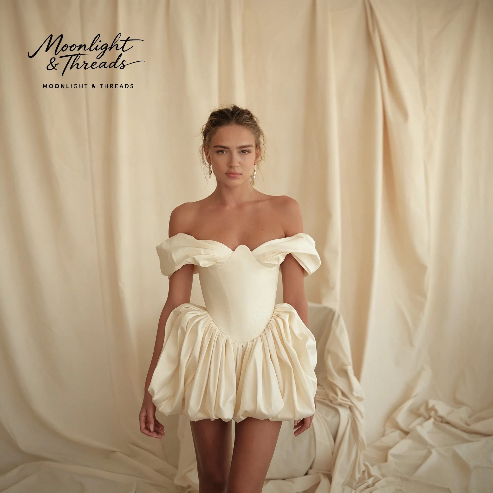 Фото Элегантное бежевое мини-платье из тафты с открытыми плечами, короткое свадебное платье для помолвки или вечеринки. №1