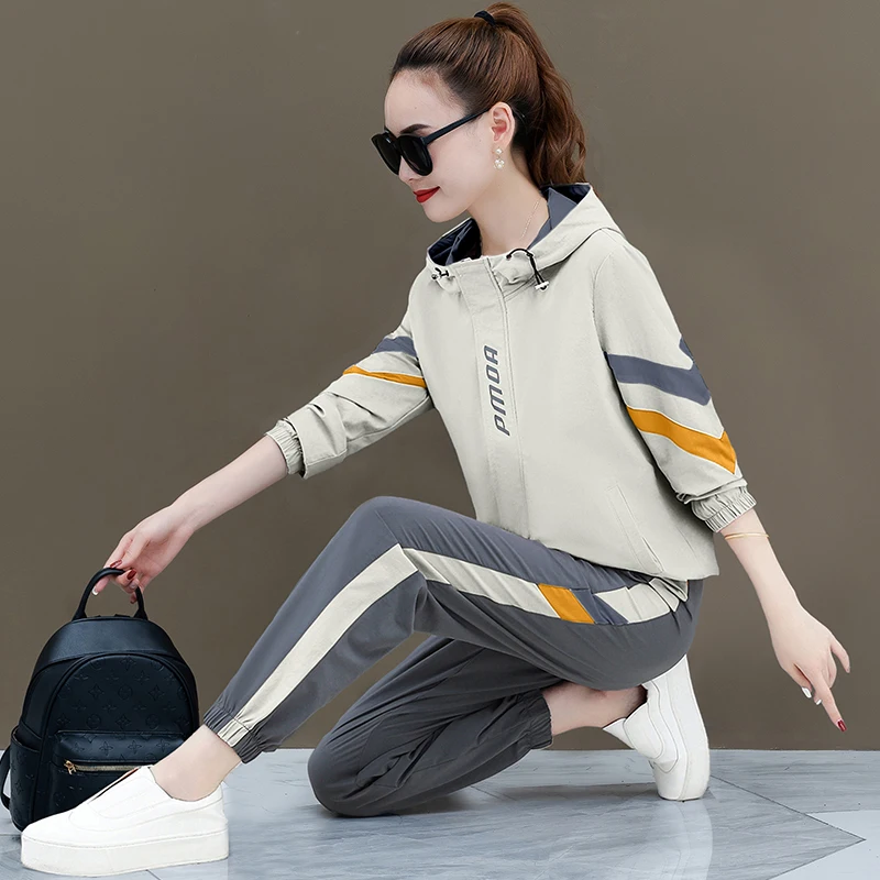 

2022 Autumn New Tooling Suit Wearing Plus Size Gray Yellow Pink Hooded Long Sleeved Sweater Two Piece Set Trend
