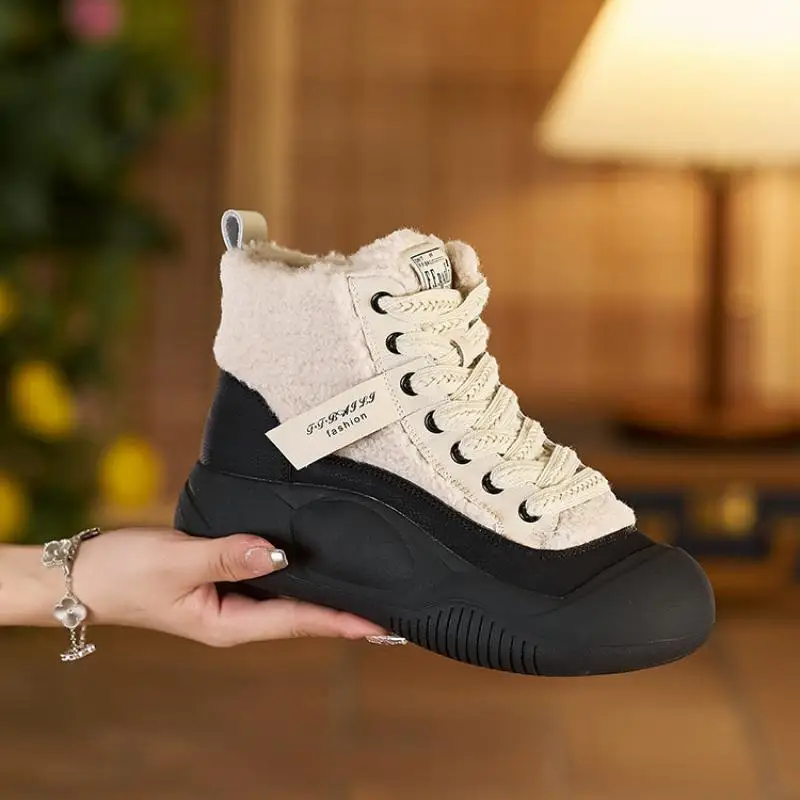 Женские короткие ботинки на платформе новинка зима 2024 бархатная женская обувь