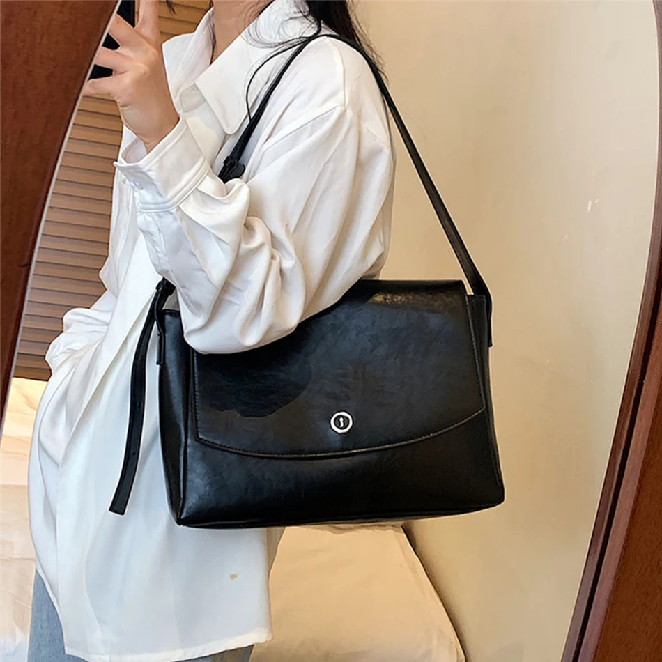 

2022 New Designer Women's Shoulder Messenger Bag High Quality Oil Leather Large Capacity Flip Handbag Luxury Crossbody Bag Sac