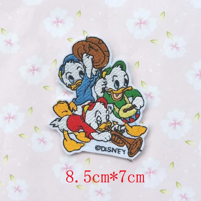 Нашивки с вышивкой Дональд Дак |