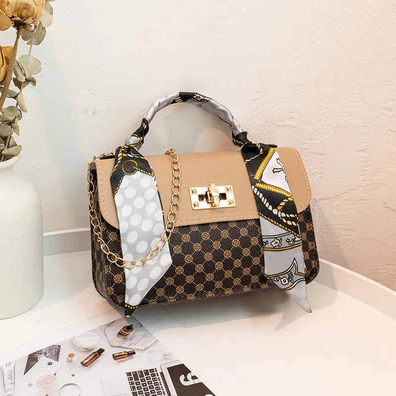 

2022 Silk Scarf Small Messenger Bag For Women Lingge Embroidery Camera Female Shoulder Fashion Trend Chain Ladies Crossbody Bags