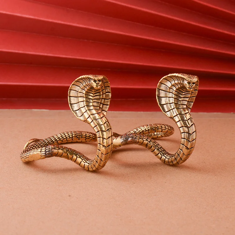 Металлическая статуэтка cobra king