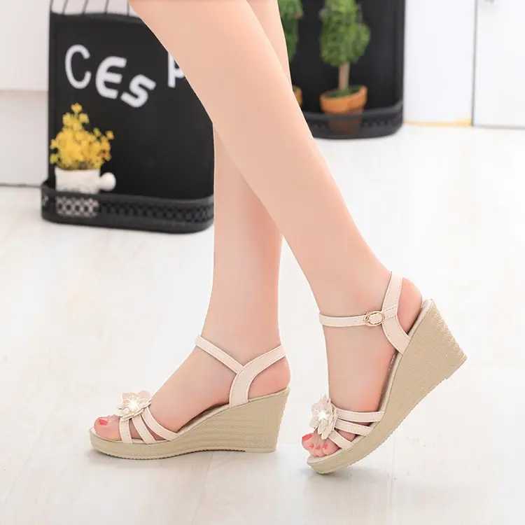 Женские босоножки на танкетке сандалии с открытым носком высоком каблуке