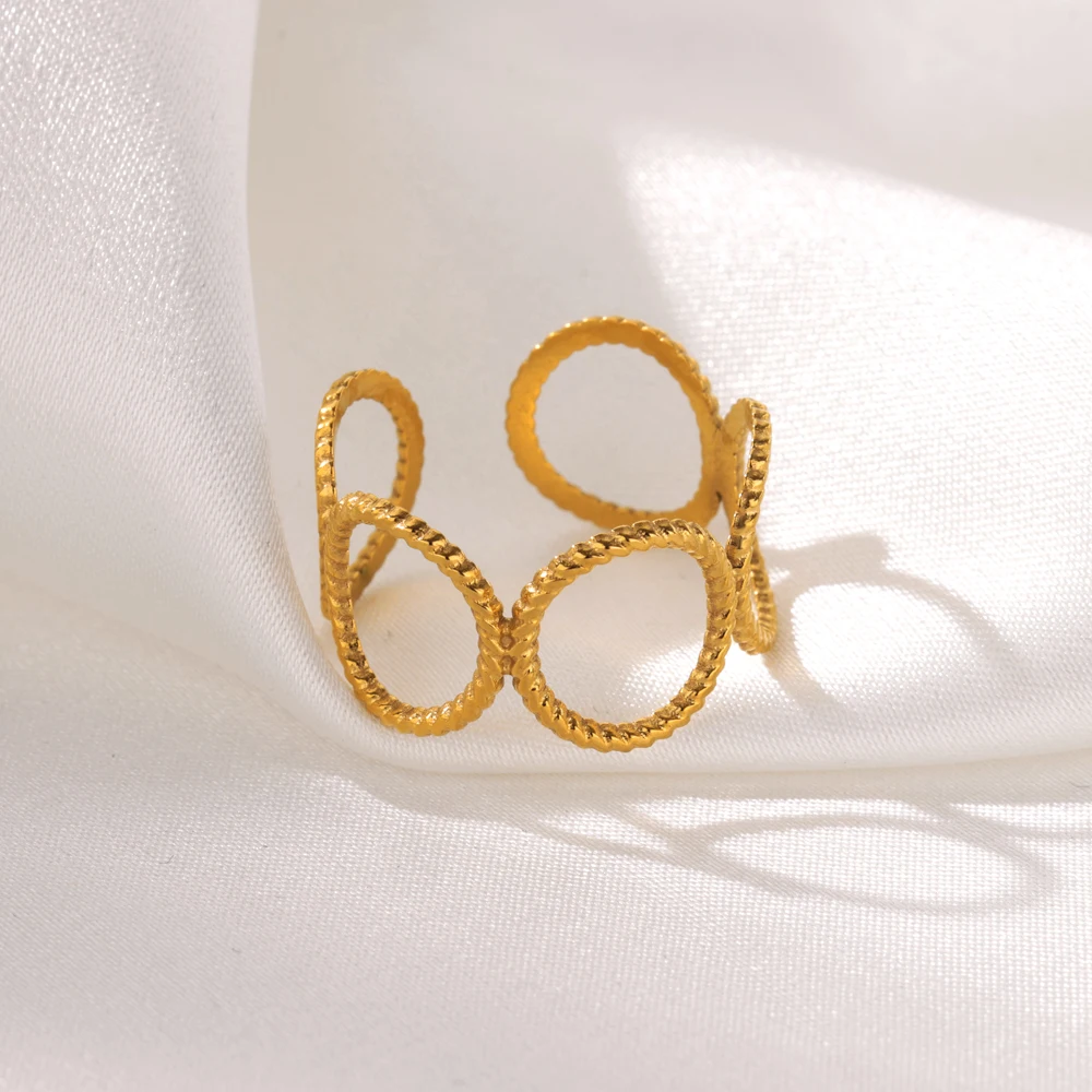 Женское асимметричное кольцо из нержавеющей стали золотистое открытое круглое с