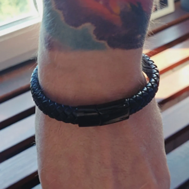 Мужской кожаный браслет с застежкой из нержавеющей стали |