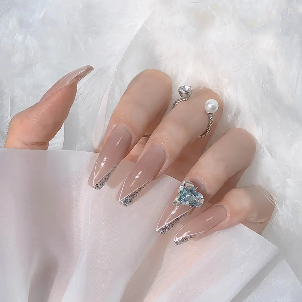 

24Pcs Shiny Glitter Detachable False Nails Long Ballerina Big Heart Diamond Wearable Full Cover Fake Nail Tips with Glue Design
