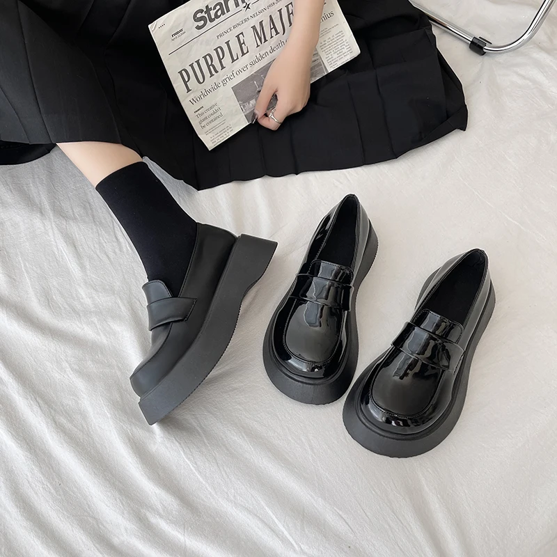 

Туфли женские на плоской платформе, босоножки на низком каблуке, простые римские сандалии из искусственной кожи, резина, черные, бежевые, ве...