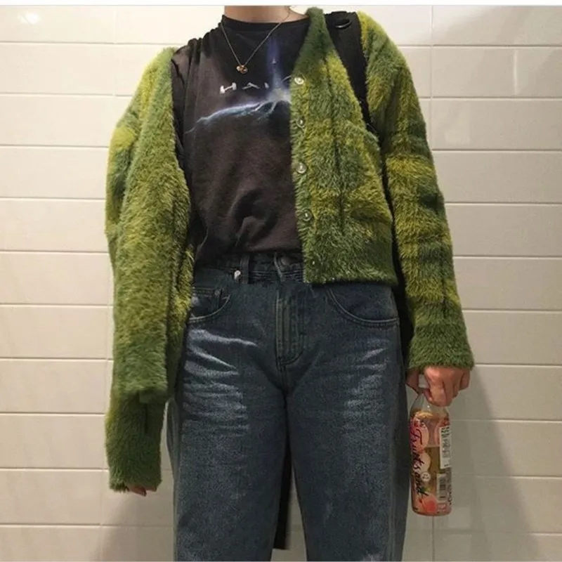 Свитер Женский вязаный в клетку с V-образным вырезом