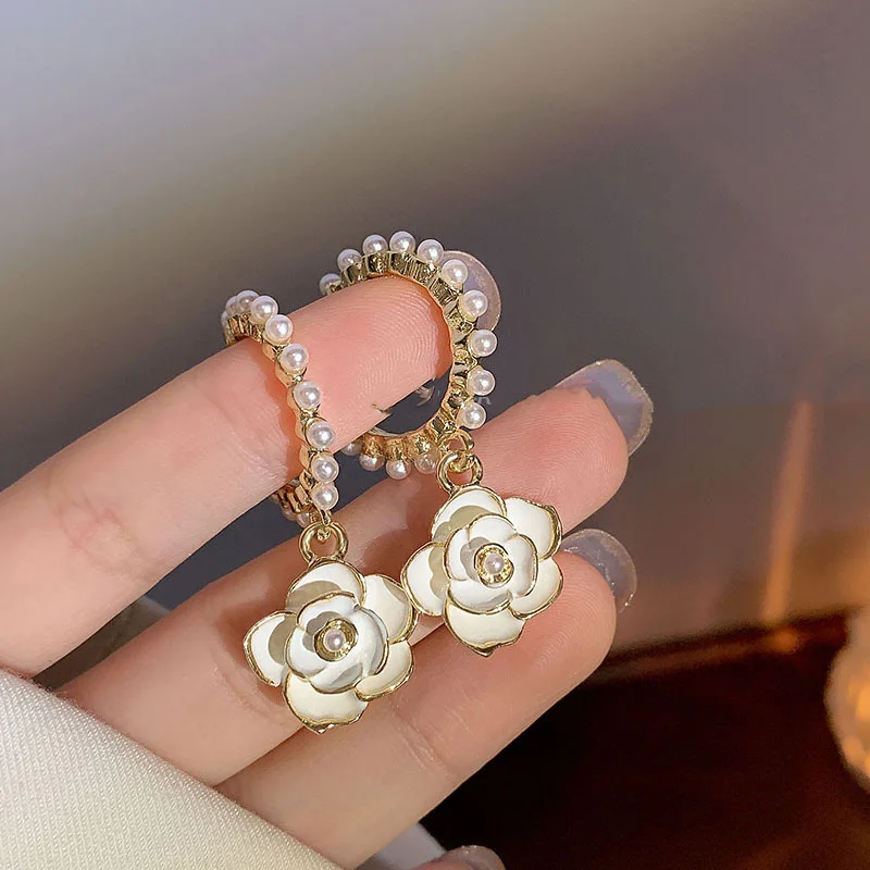 

Temperament Elegant Pearl Camellia Earrings For Women Sen Department Of Design Stud Korean Fashion 2022 All-match Jewelry Gifts