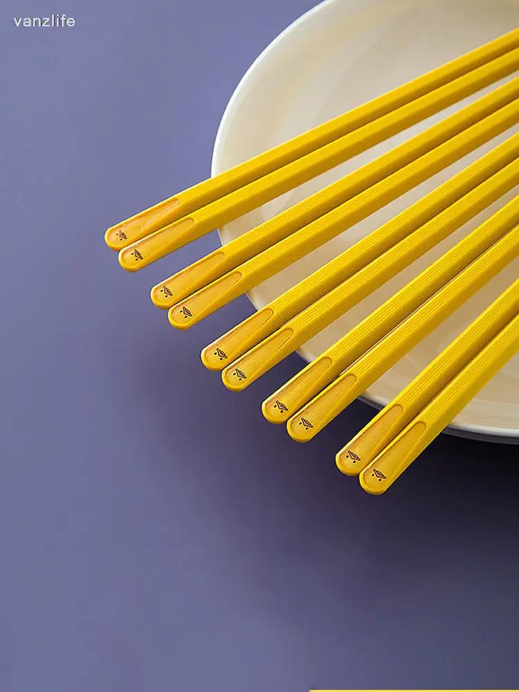 Ванзлайф Желтые столовые приборы из сплава, используемые высококлассным скользящим формовочным материалом, одна палочка для столовых приборов, прекрасный внешний вид, высокий уровень.