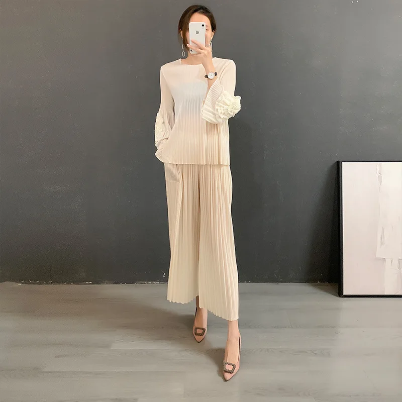 Autumn/winter 2022 pleated high-end temperament fashion set bubble sleeve round neck top+wide leg pleated pants two-piece set