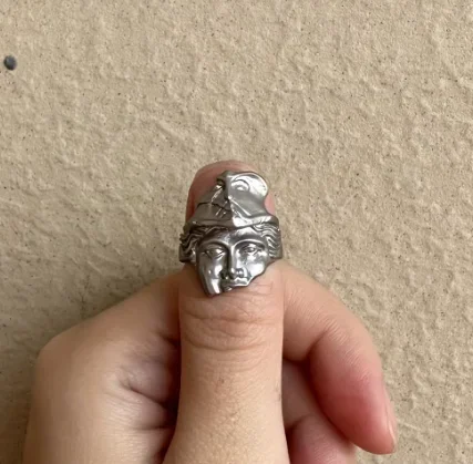 Готический эстетический стиль матовый серебряный цвет красивая статуя открытое