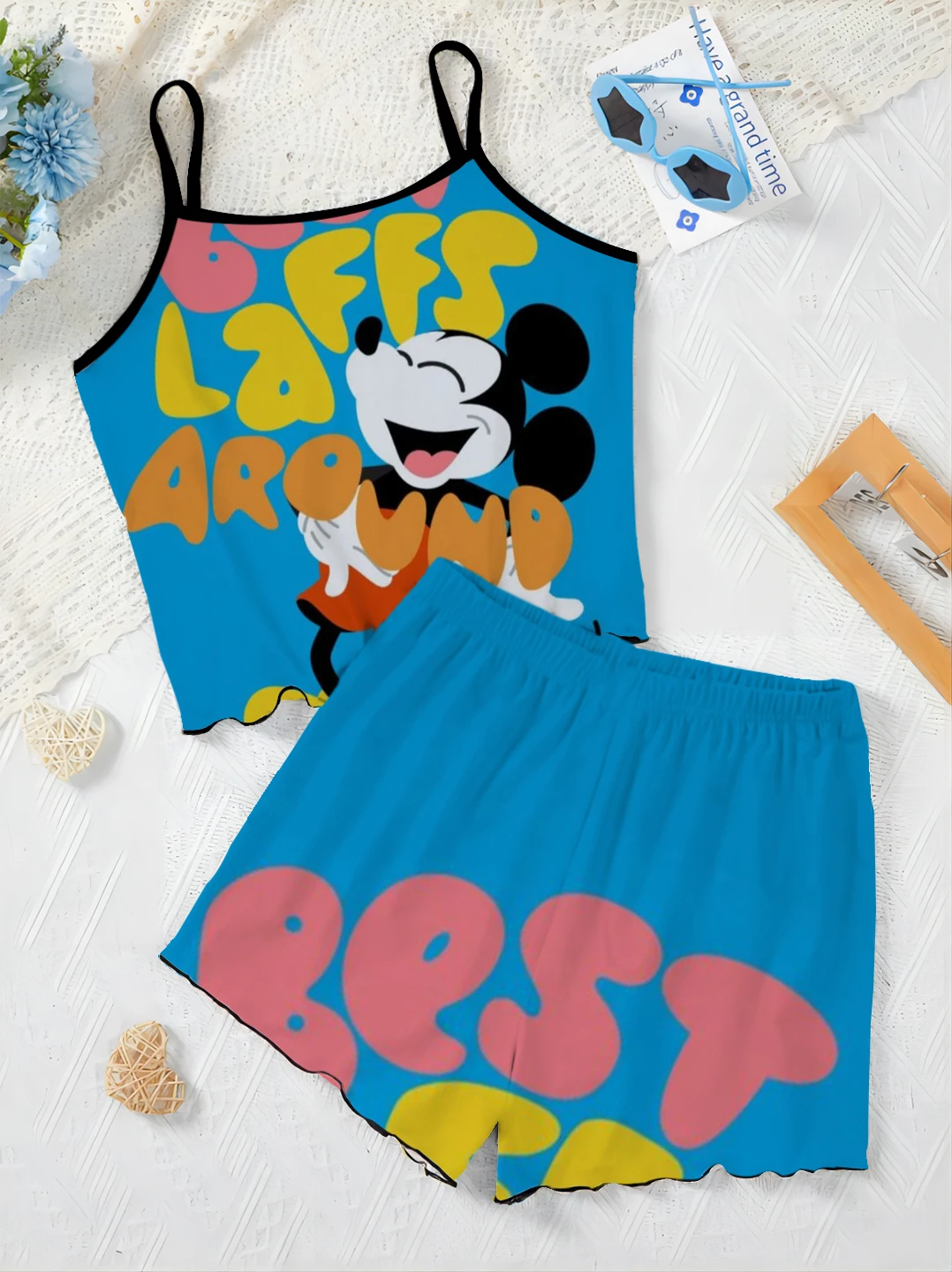 Женский костюм с футболкой и юбкой Микки-Мауса