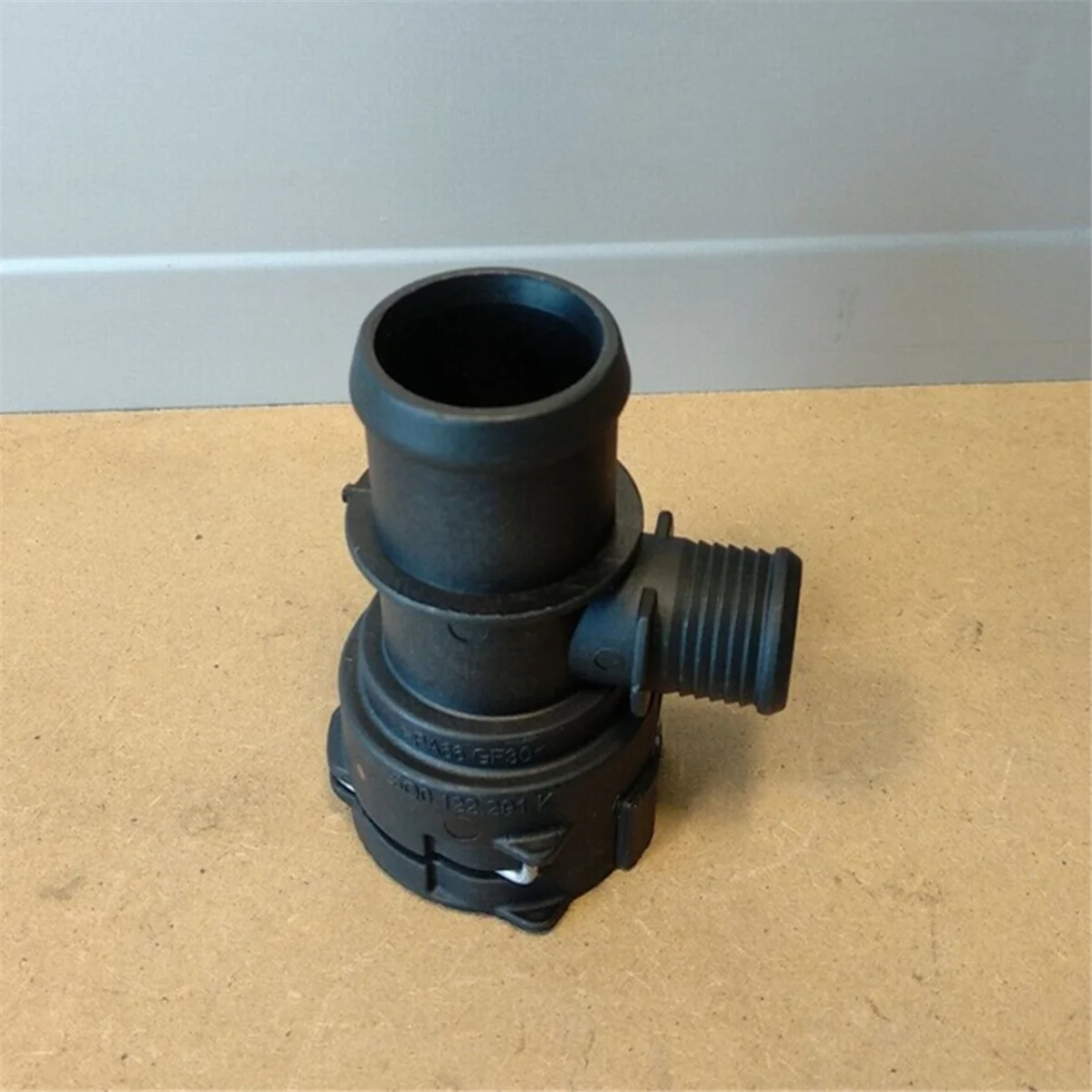 Фланец охлаждающей жидкости автомобиля фланец водяной трубы 5Q0122291K для AUDI A3 TT SKODA