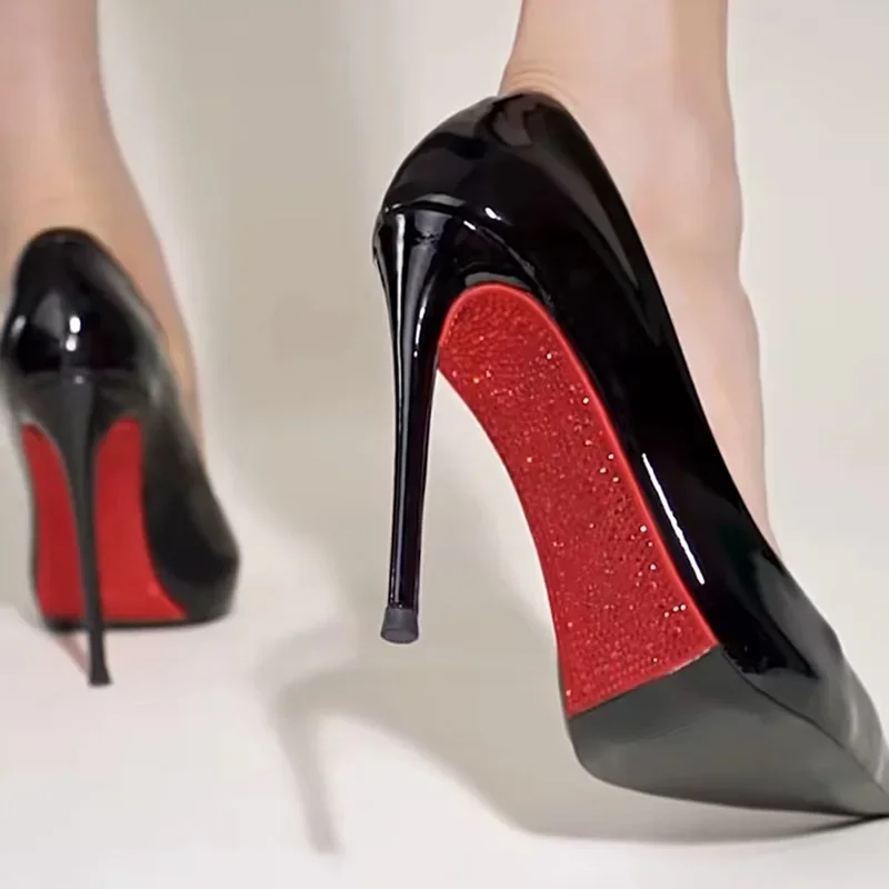 Женские туфли-лодочки из лакированной кожи на высоком тонком каблуке