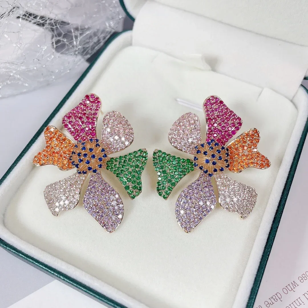 Женские серьги-гвоздики в виде цветка