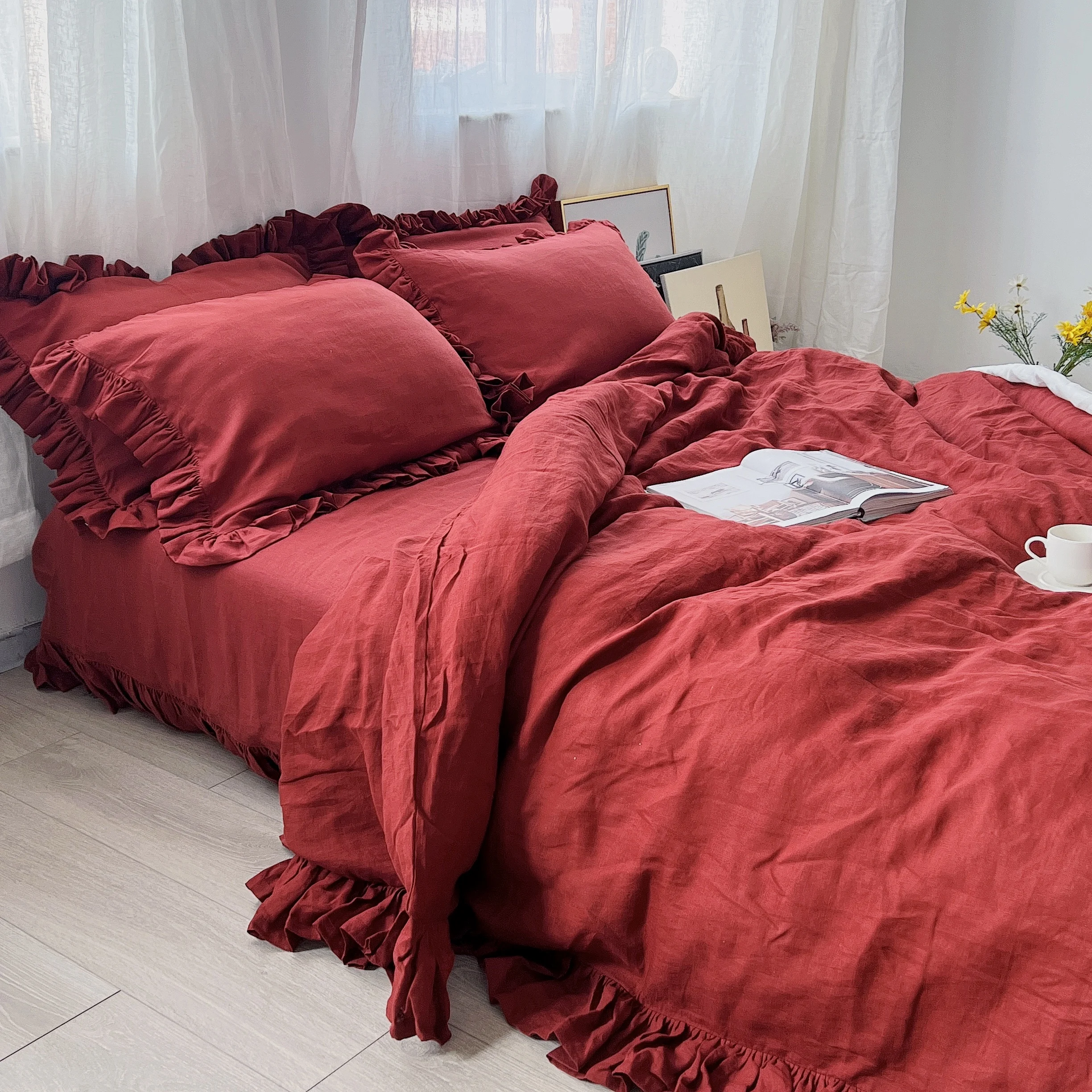 

Wine red hemp Ruffle four piece set