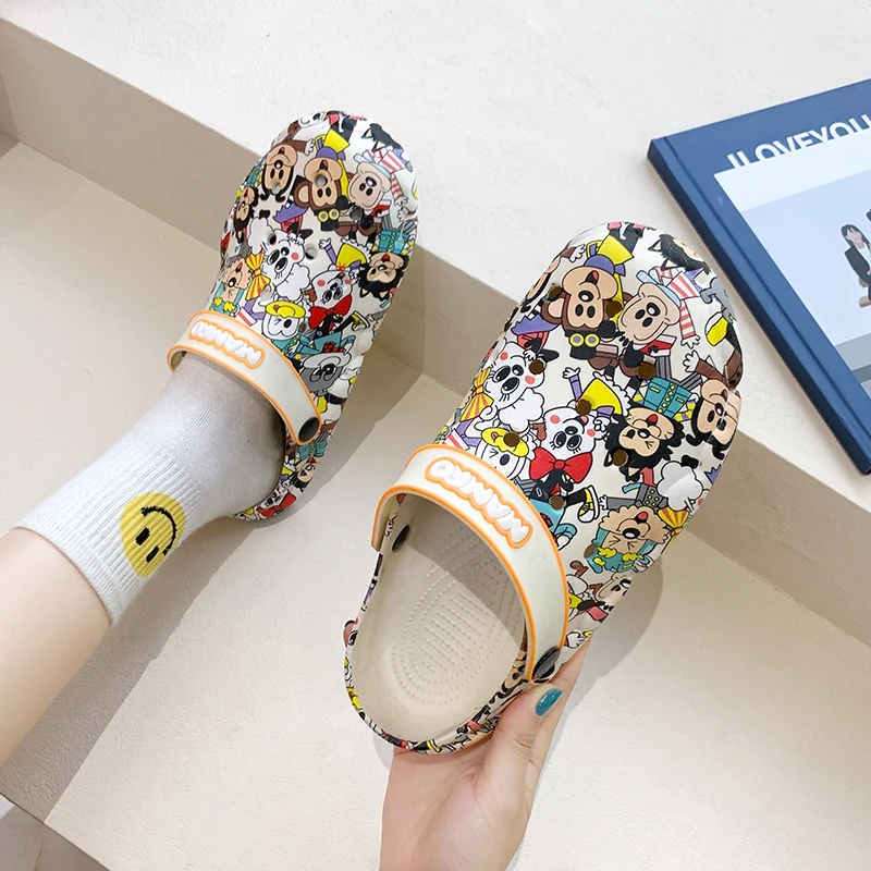 

2022 spring summer Hole shoes couple graffiti slippers Baotou Breathable Light outdoor beach Water shoes casual Garden sandals