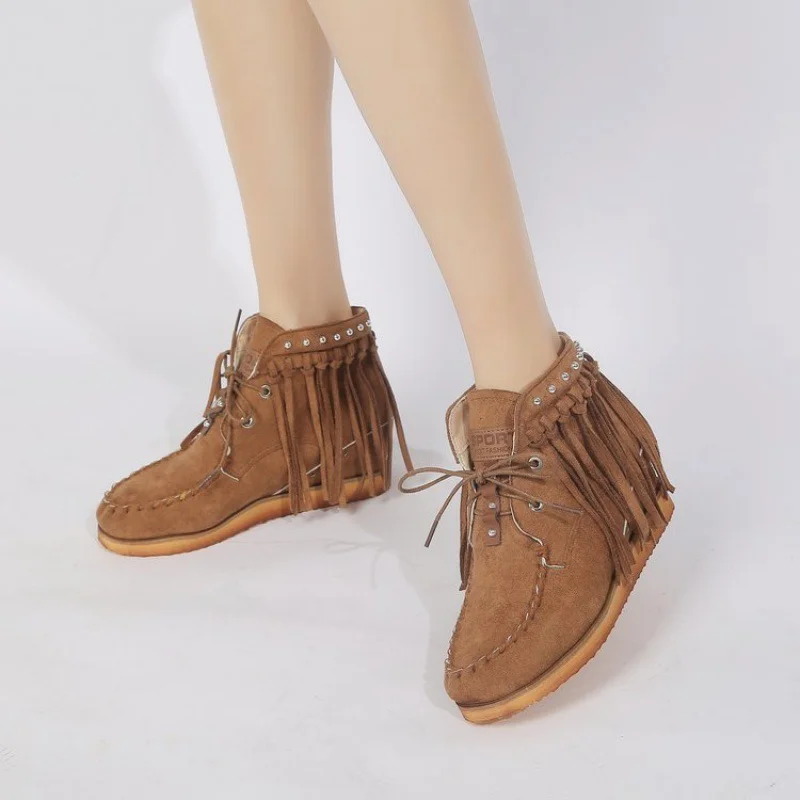 

Винтажные Модные женские ботильоны, обувь на платформе с бахромой и заклепками, женская зимняя обувь на плоской подошве, короткая обувь на м...