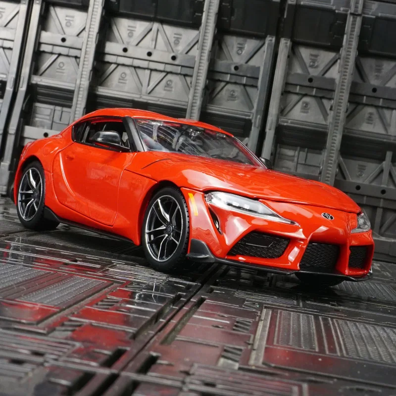 Фото Модель автомобиля Toyota GR Supra от Maisto в масштабе 1:24, из сплава, с открывающимися дверями и капотом, статическая модель суперкара, подарок. №5