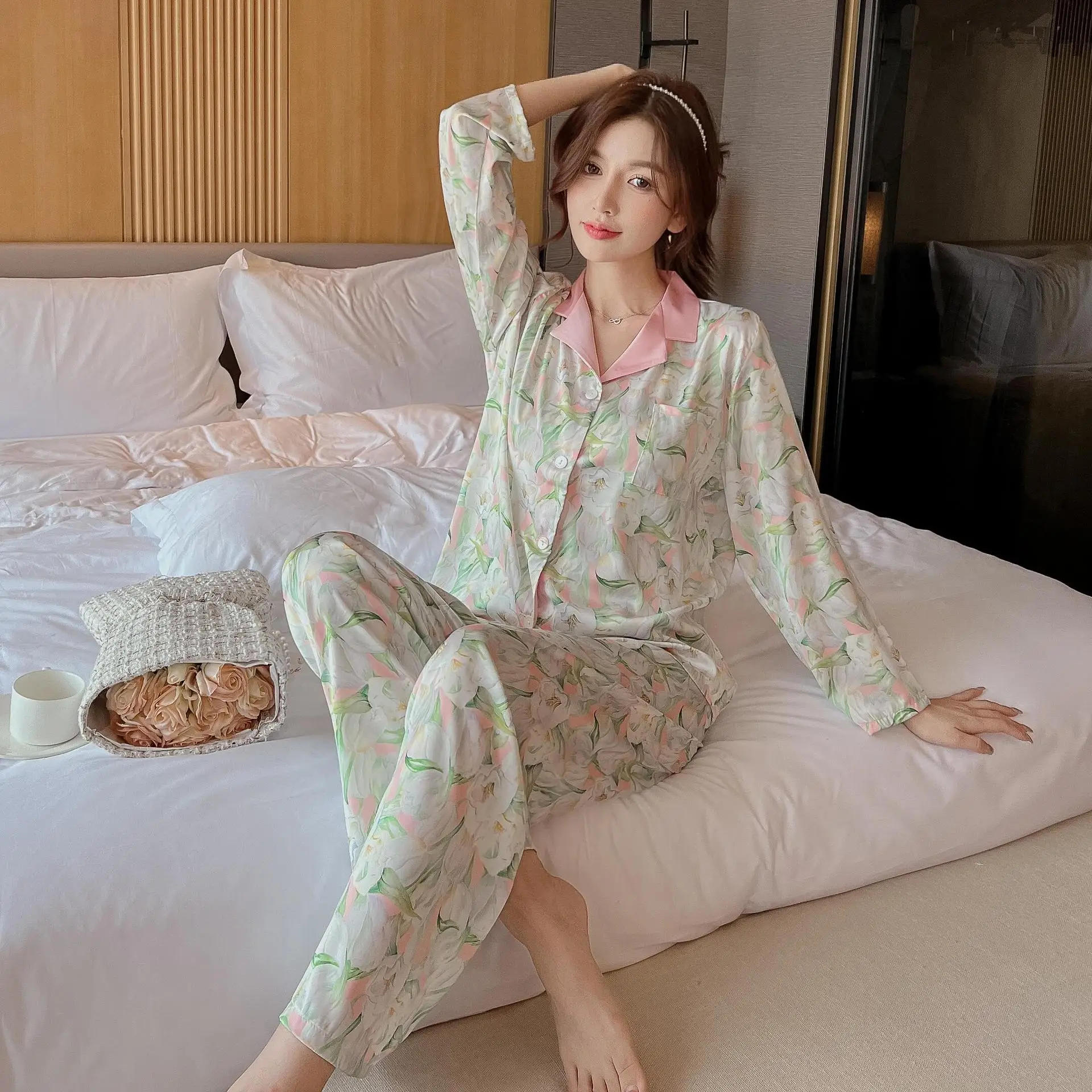 Tulip oil painting, flowers, moonlight, silk, romantic and lovely breathable ice silk, wearable pajama set