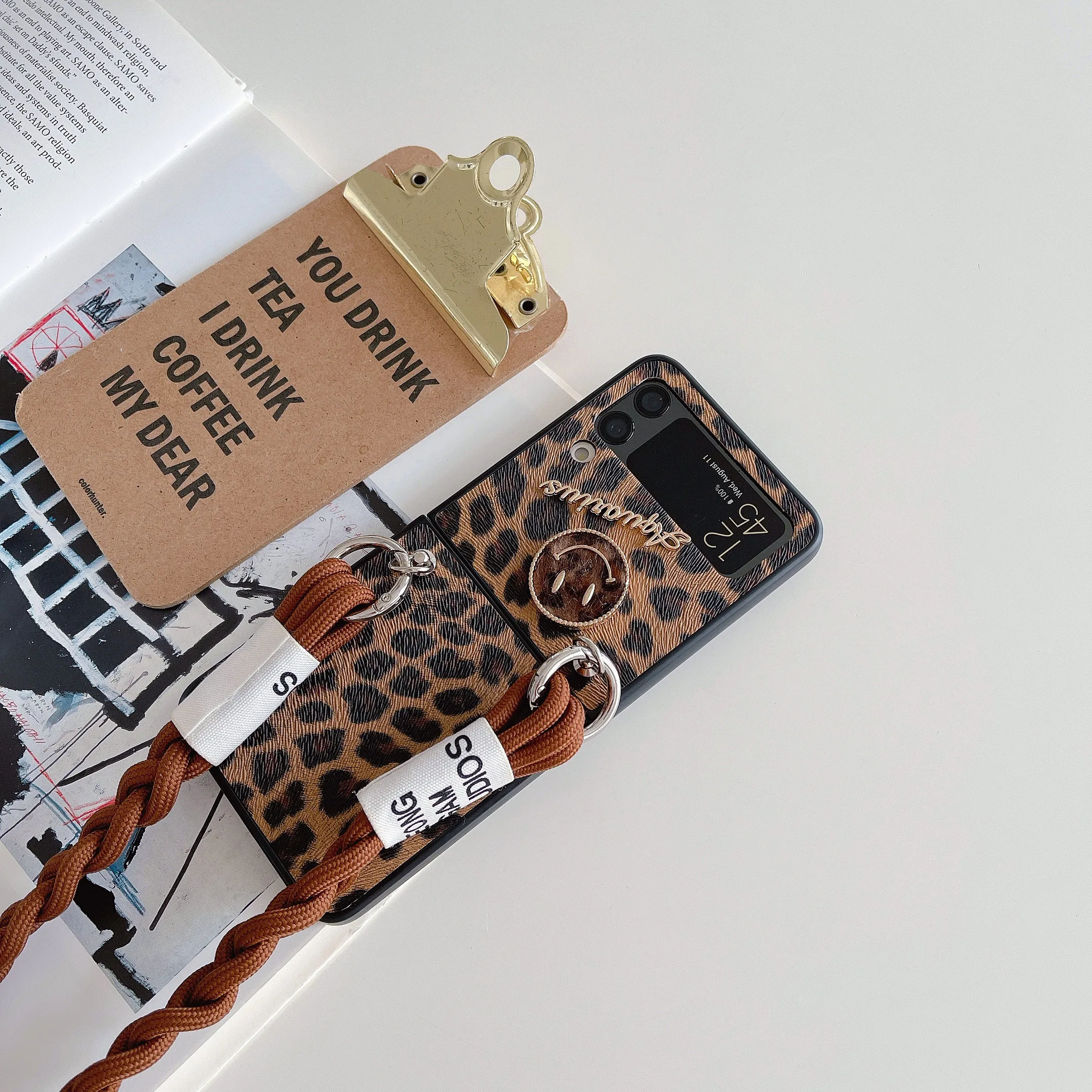 Ceny Flip 4 Etui Na Telefon Do Samsung Galaxy Z Flip 3 4 Crossbody Długi Pasek Ze Smyczą Moda Sexy Leopard Print Z Flip3 Pokrowce