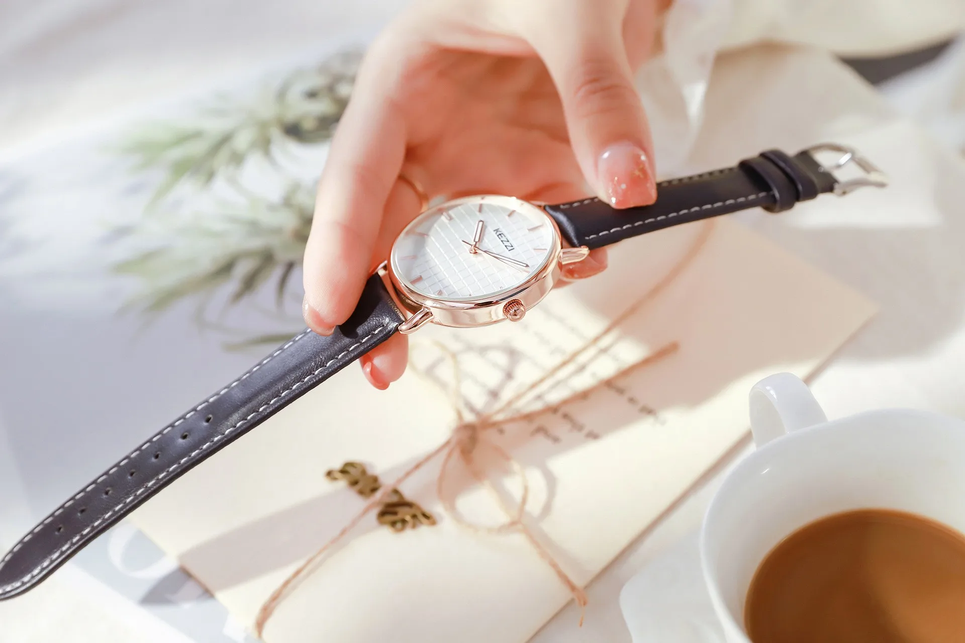 The same fashionable, cool and trendy women's watch made by Netcom is a simple quartz watch for senior high school students